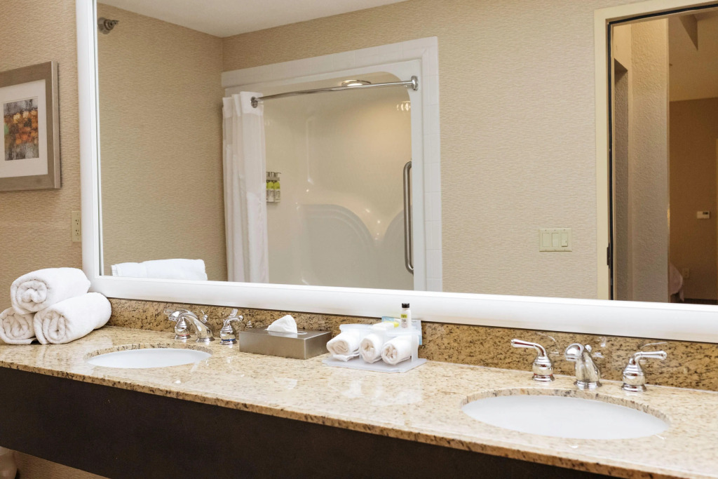 Holiday Inn Express & Suites - Olathe North by IHG