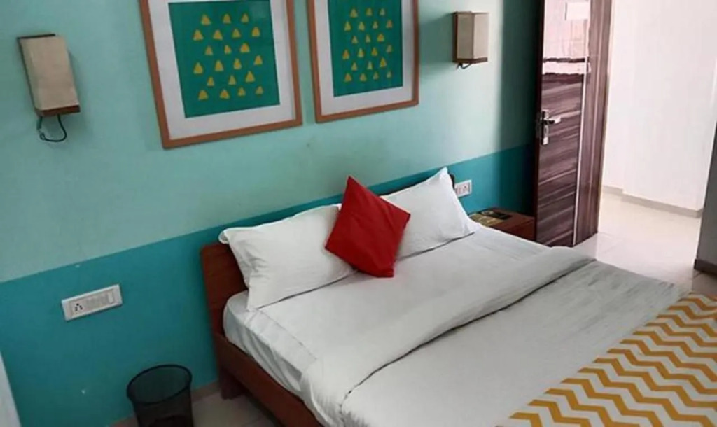 Fabhotel Aakiyo