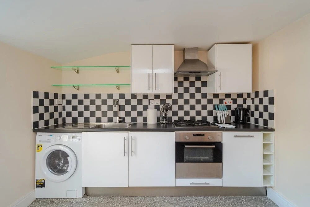 Quiet 2 Bedroom Apartment