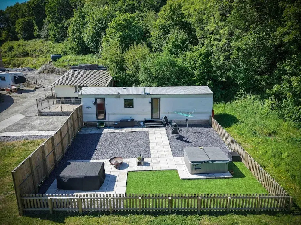 Hopkins Retreat - 3 Bedroom Caravan - Hot Tub