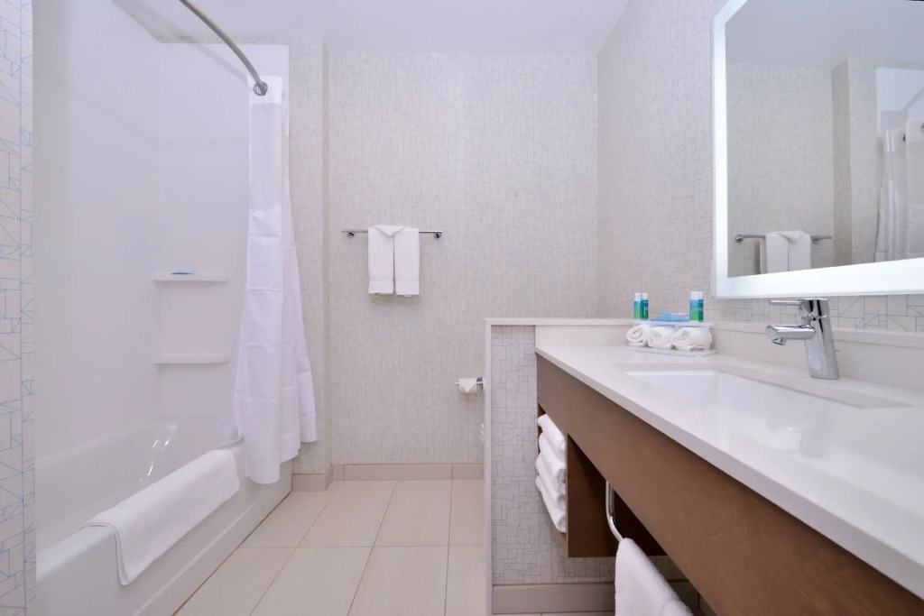 Holiday Inn Express & Suites Madison by IHG