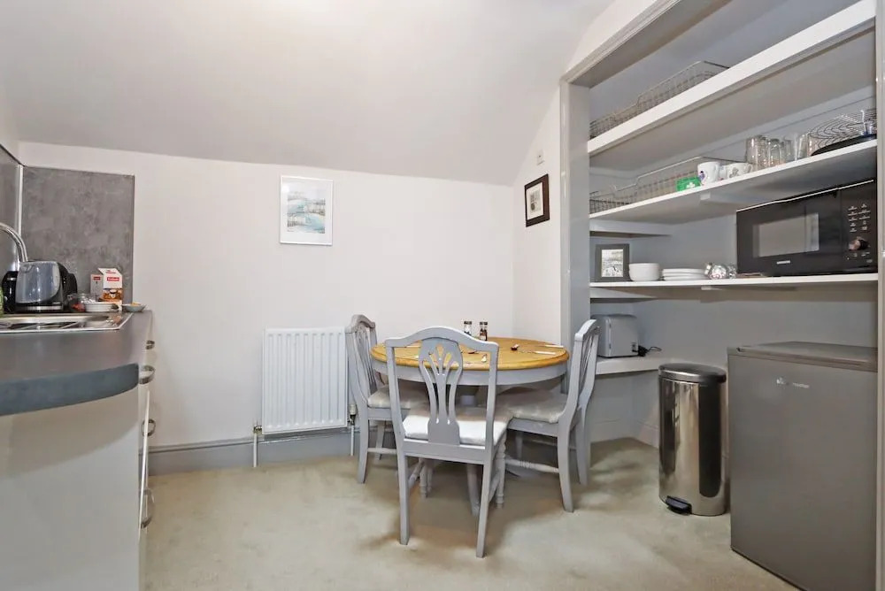 Compton House Snug