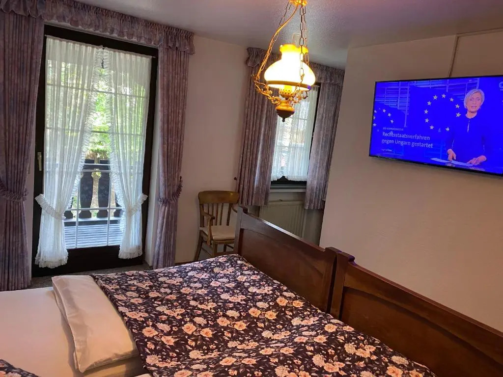 Hotel zur Post Dabringhausen - Quiet Business Hotel near Cologne and Dusseldorf Trade Fairs