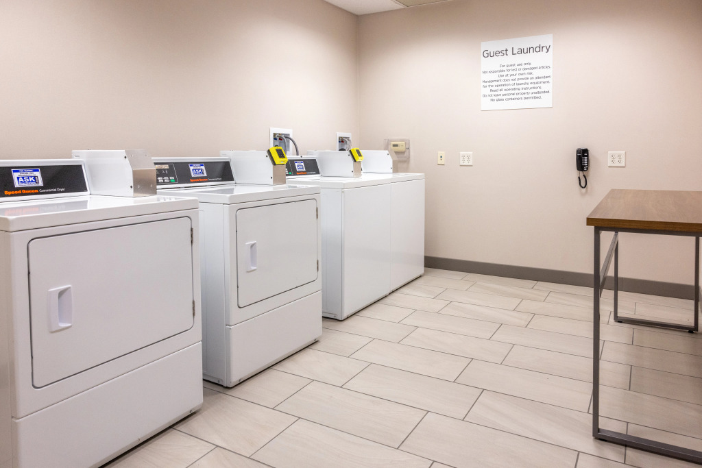 Holiday Inn Express Hotel & Suites Wichita Airport by IHG