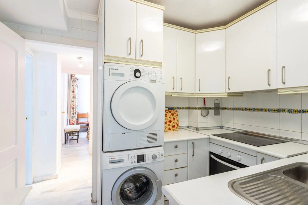 Lunamar 82 Apartment by GHR Rentals