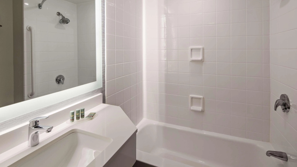 Best Western Paramus Hotel & Suites