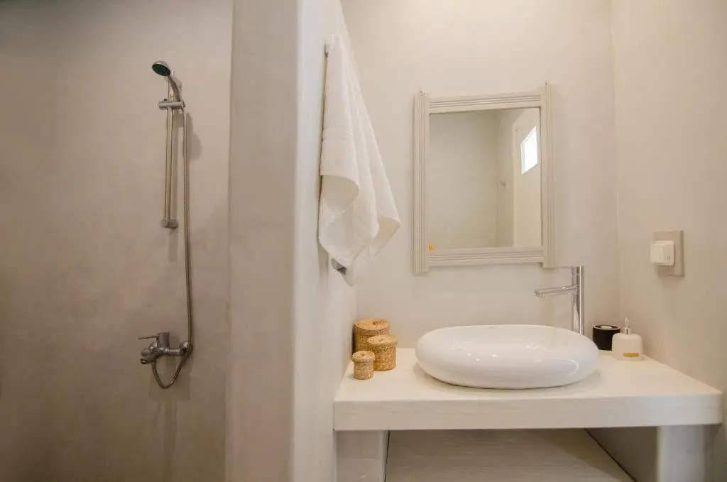 George & Irene Hotel