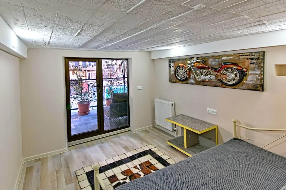 Sakhli at Chavchavadze ave 15