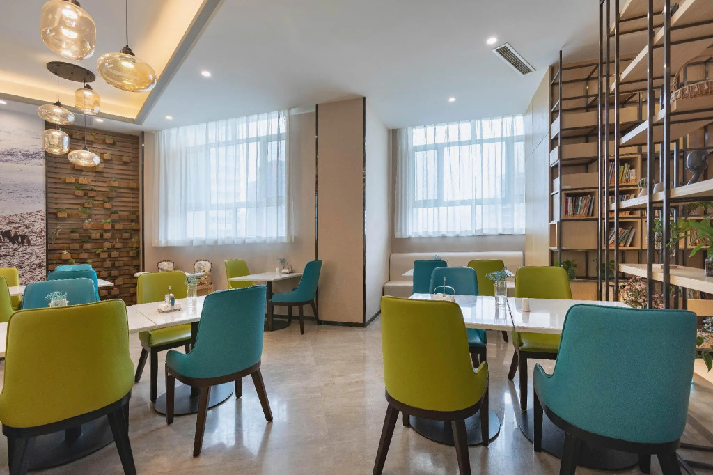 Atour Hotel Urumqi People's Cinema