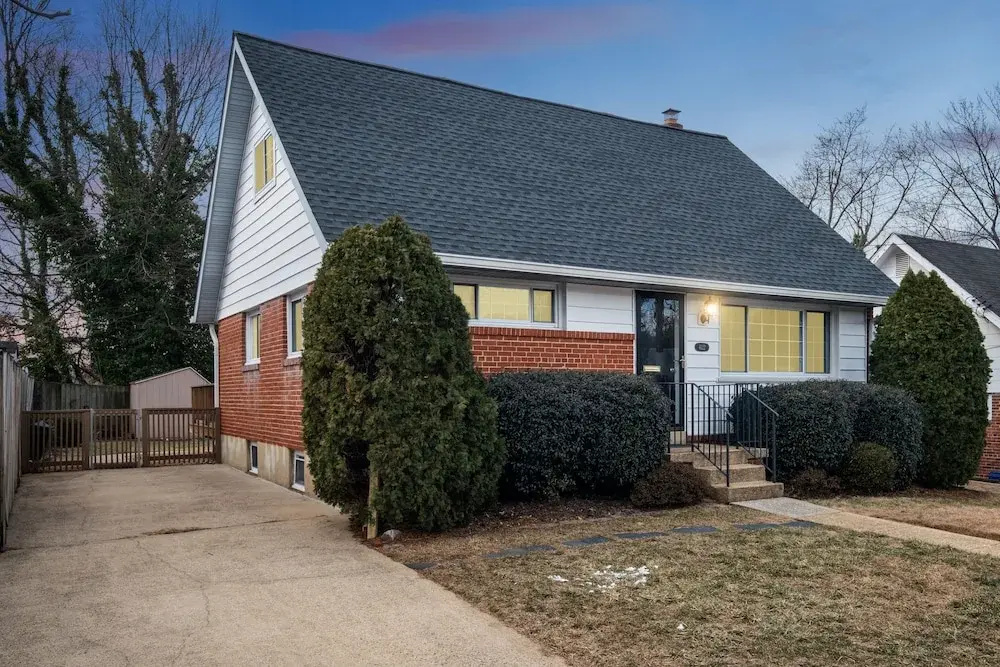 Uline Hospitality 4 Bedroom Home