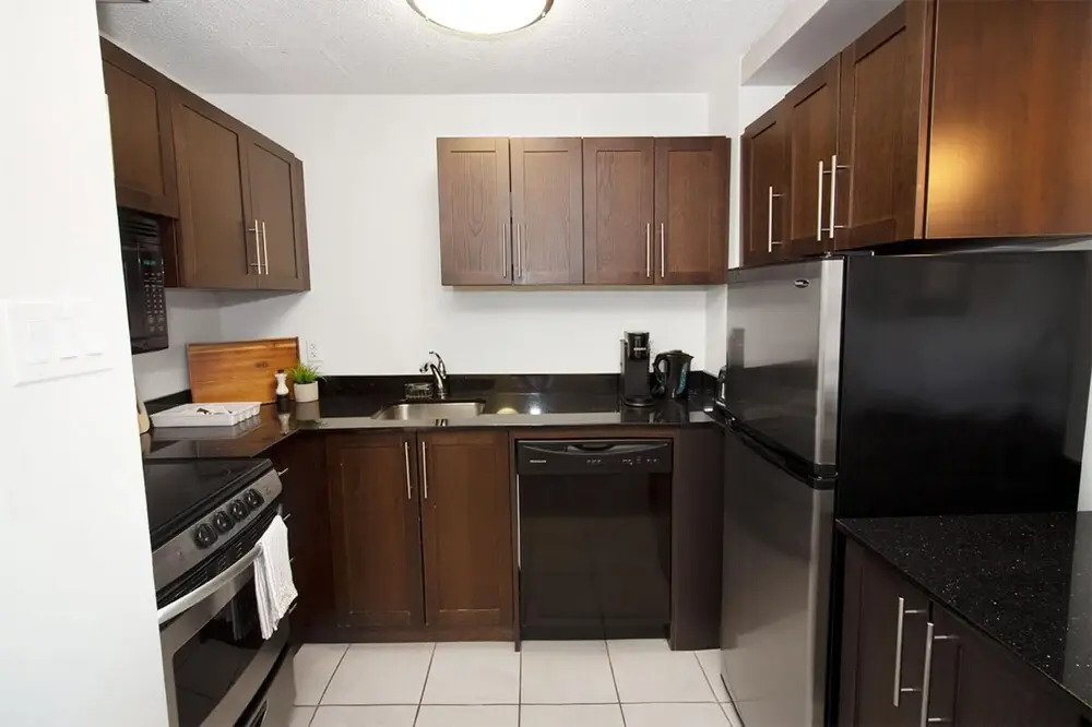 Modern Downtown One-bedroom Suite With Parking