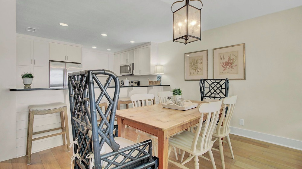 417 Seascape by Avantstay Beachfront Condo w/ Communal Pool Access