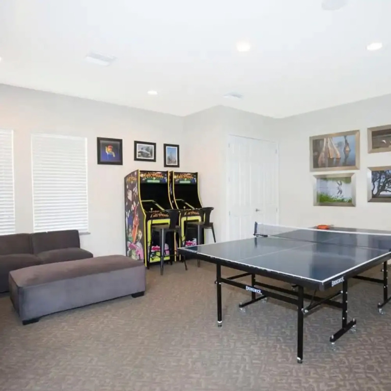 Spacious New Modern Retreat