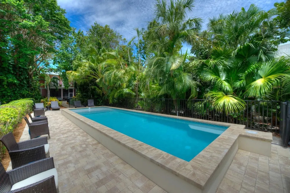 Waterfront Pink House With Private Dock Pool