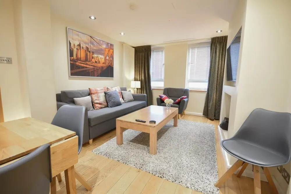 2-bedroom Tower Bridge Apartment Private Terrace for 6, London