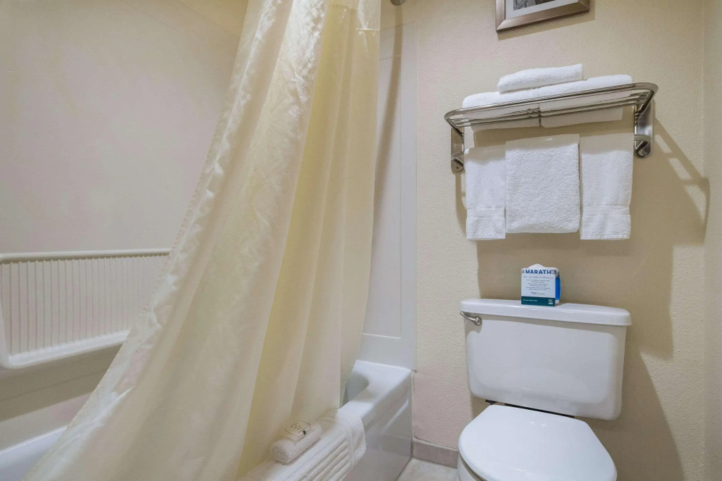 Quality Inn & Suites Silverdale Bangor-Keyport