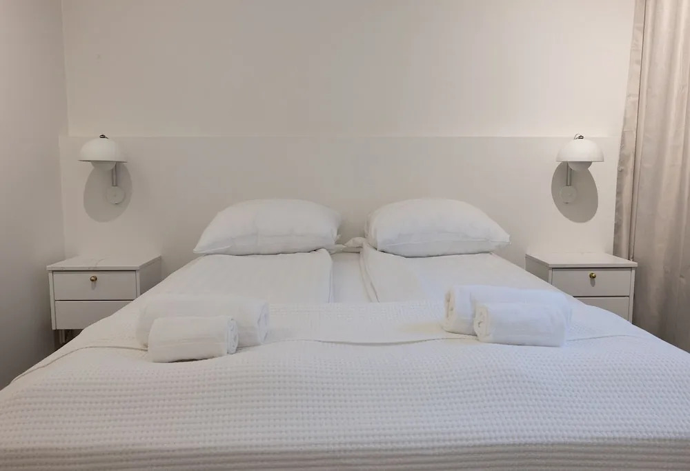 2ndhomes Stunning 3BR Apartment w Sauna