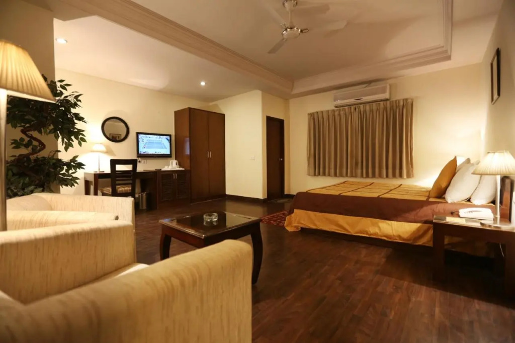 Hotel The Class , Delhi Airport