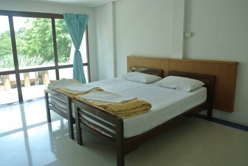 Baan Rim Nam Resort