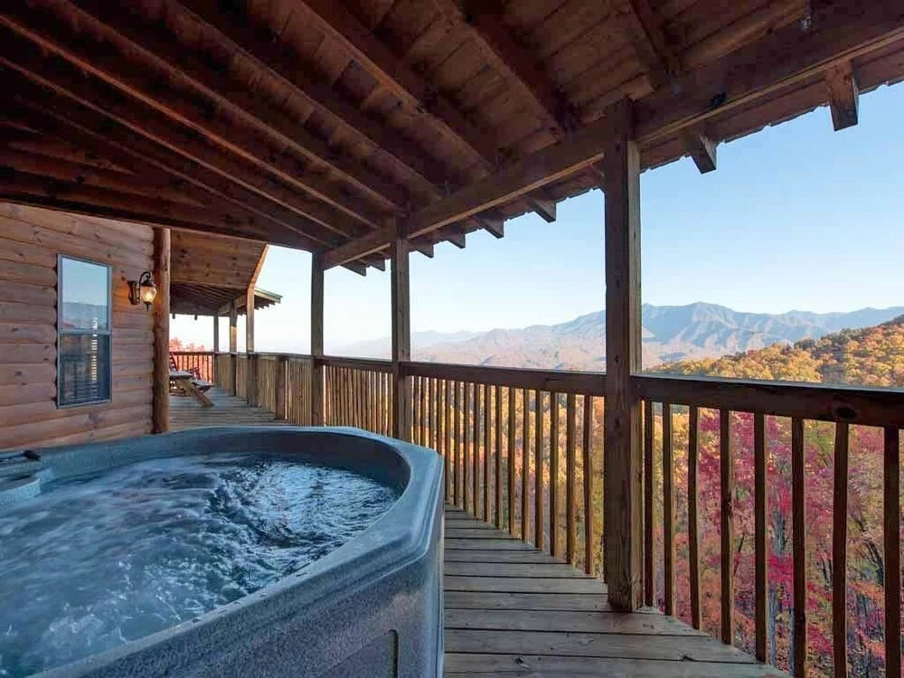 Smokerise Lodge 5 Bedroom Home with Hot Tub