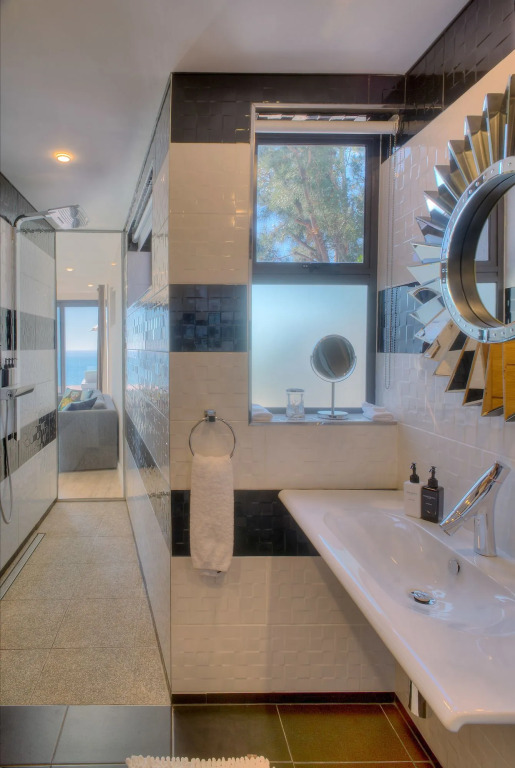 Sea Star Rocks Boutique Hotel