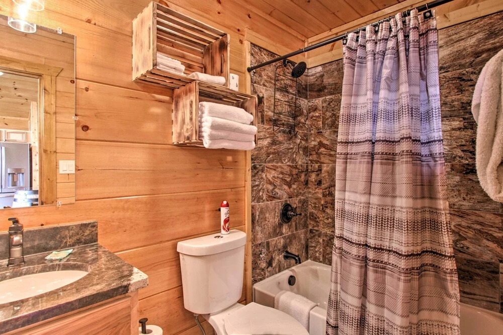 Smoky Mtn Log Cabin w/ Hot Tub & Panoramic Views!