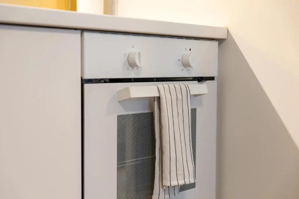 New 1BR in superb location. Free parking & WIFI