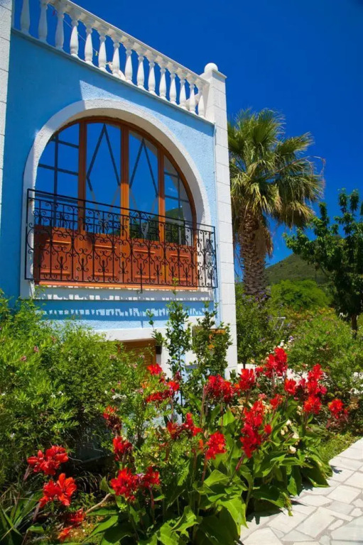Nikos Studios and Apartments