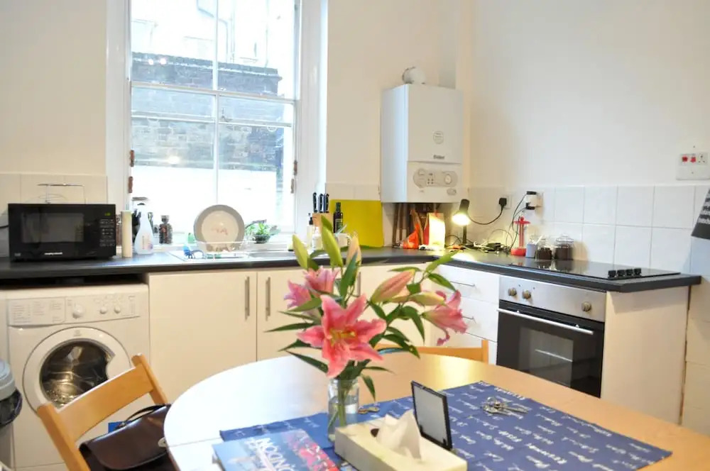 Lovely Spacious Central 3 Bedroom Apartments
