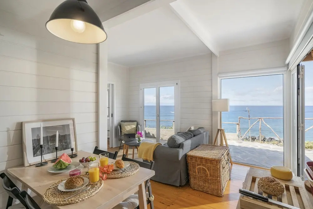 Casa da Rocha de Baixo by An Island Apart