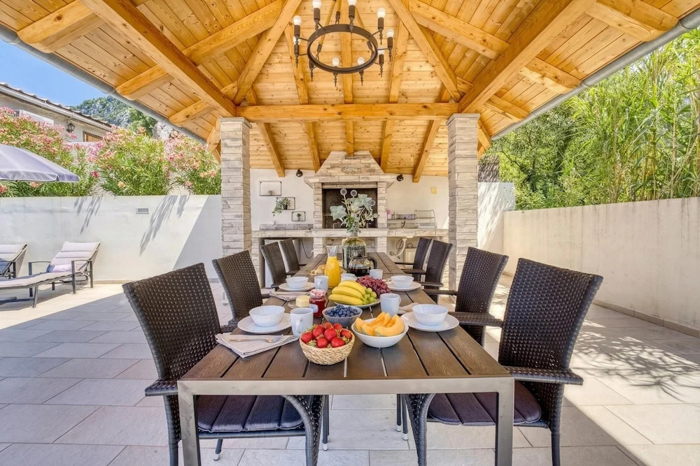 Pool House Edita