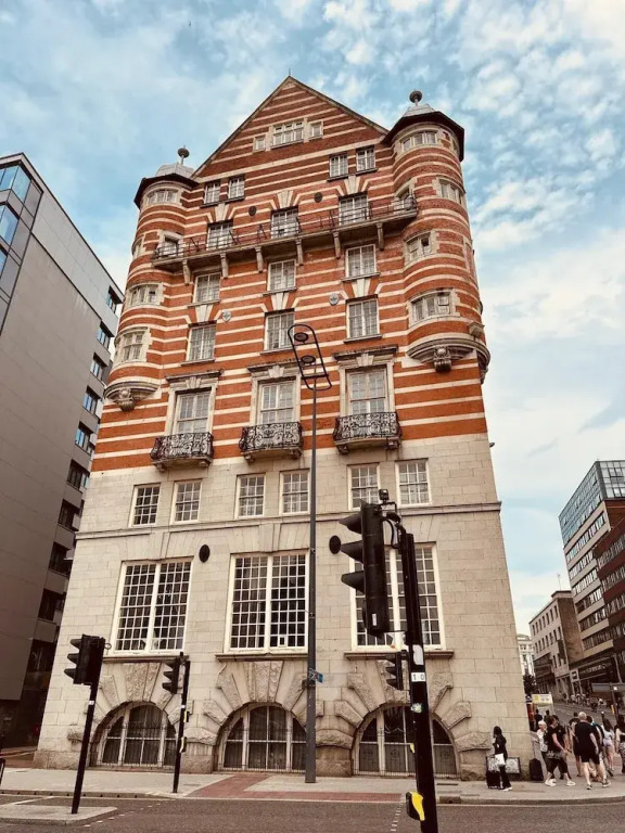 White Star Line Hotel