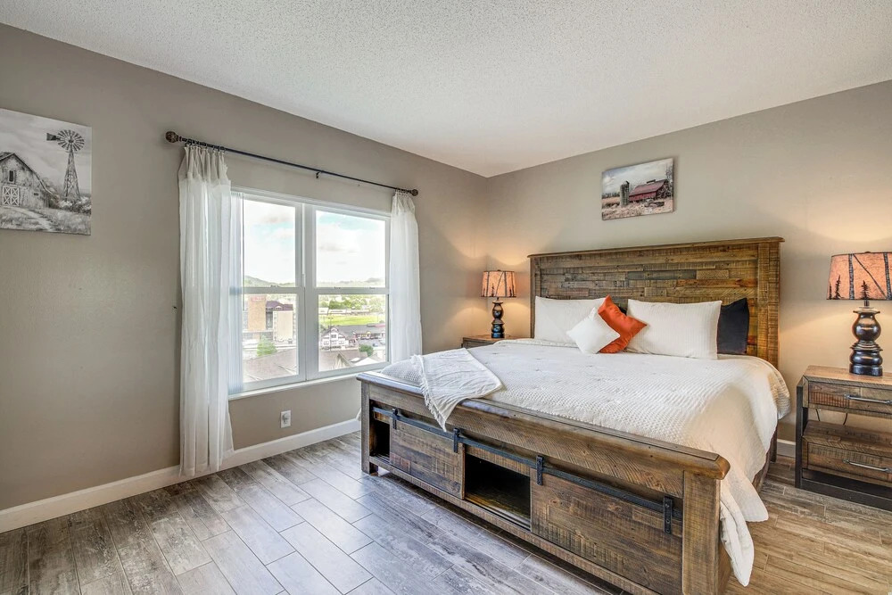 3 Mi to Dollywood: Pigeon Forge Condo w/ Pools!