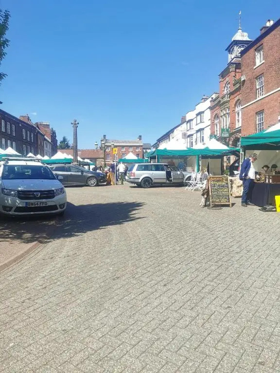 Market View, 1 bedroom unit in the heart of Leek