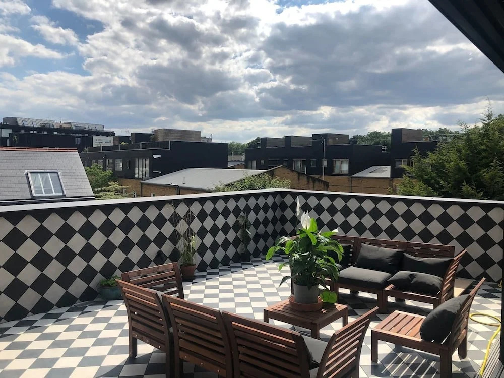 3-bed Flat w/ 2 Terraces in Hackney, East London!