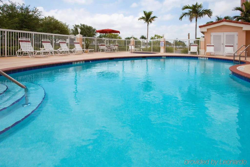Holiday Inn Express & Suites Pembroke Pines-Sheridan St by IHG