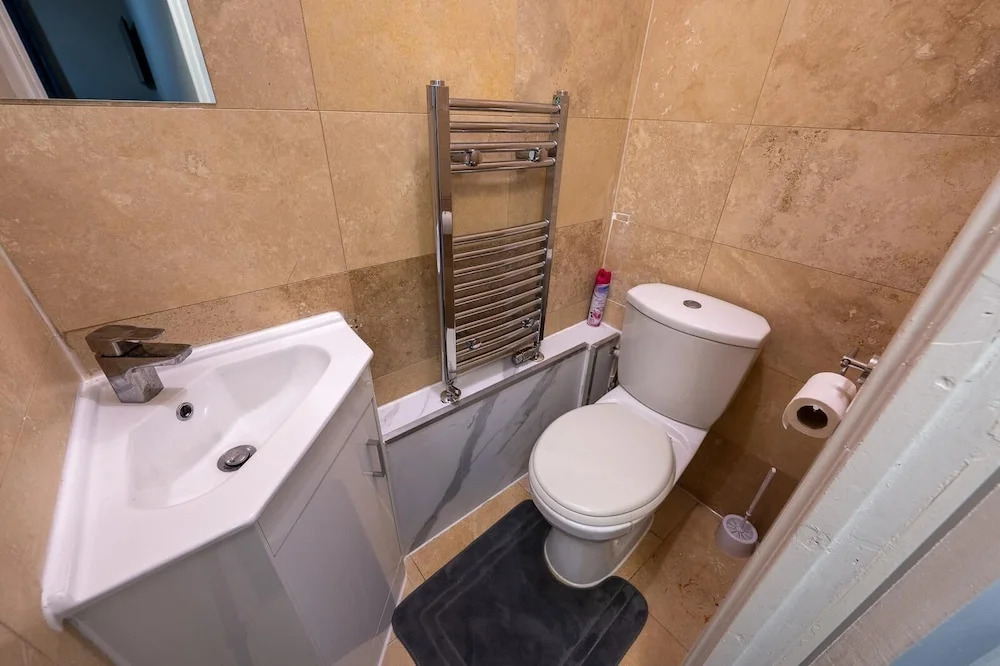 Charming 2 Bedroom Luxurious Home in Thamesmead South East London