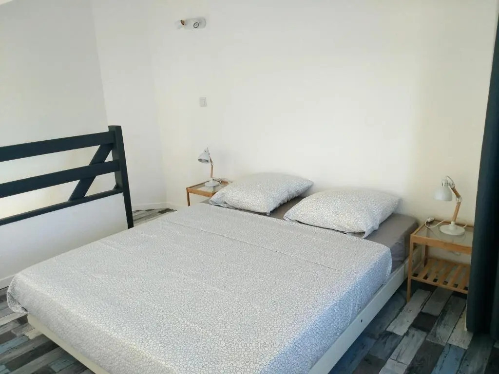 Petit Loft T2 bis mezzanine avec jardin et piscine