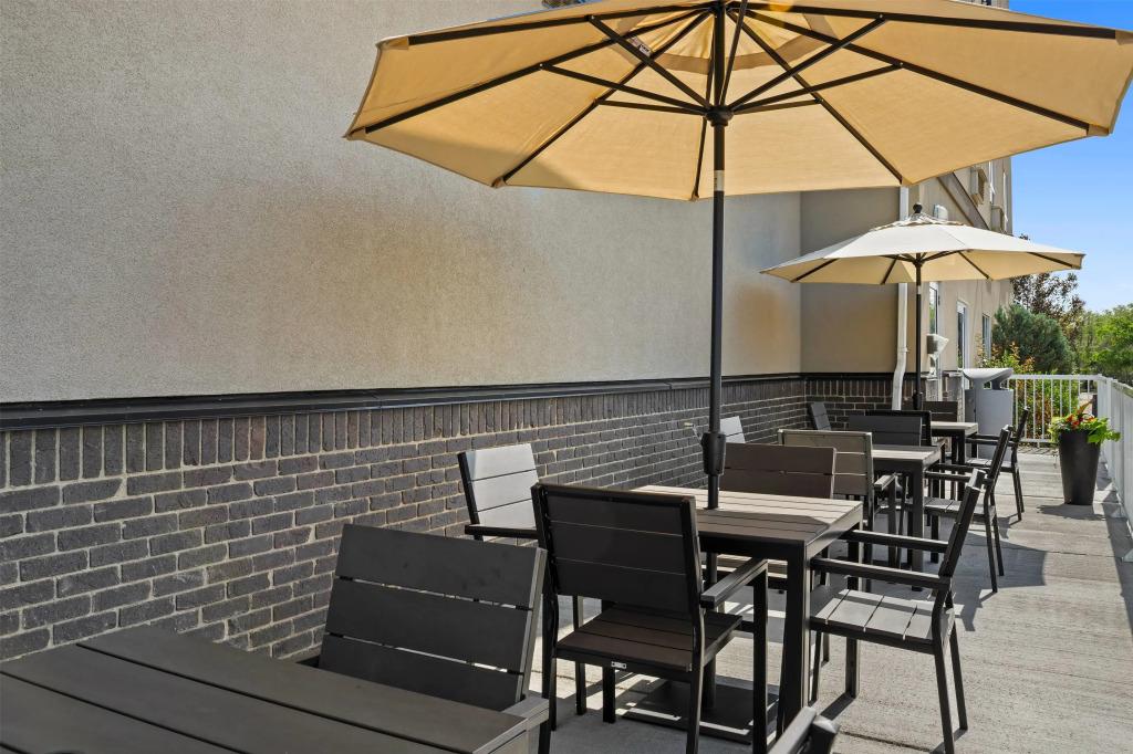Ramada by Wyndham Drumheller Hotel & Suites