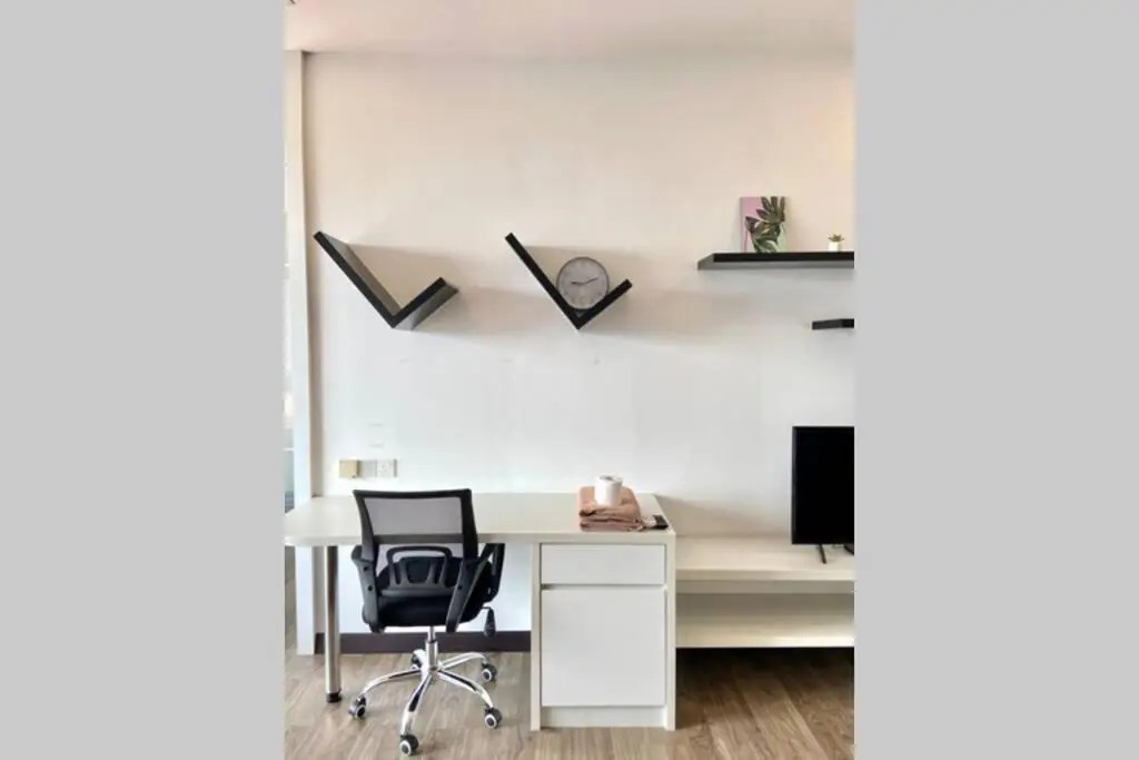 Corner Unit Landmark Residence 2, High Floor, Nice View, WiFi & Tvbox, Free Parking