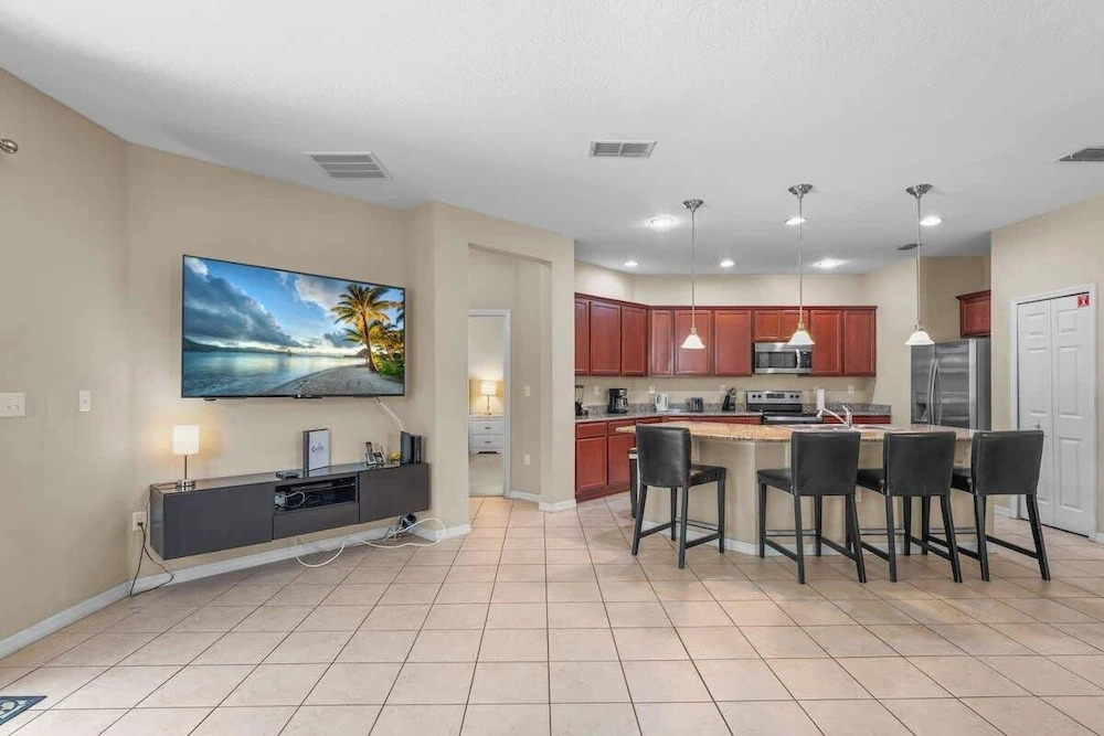 4 Bed Close to Disney Private Pool