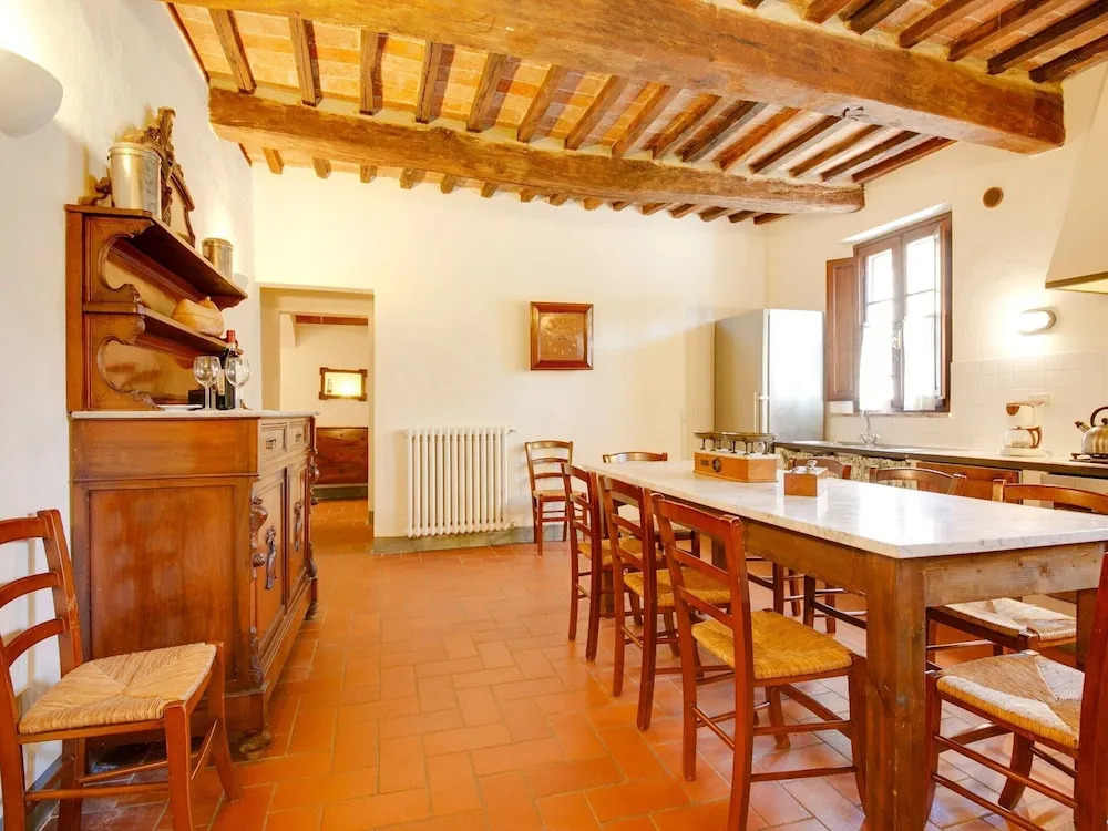 Belvilla by OYO Lavish Farmhouse With Fireplace