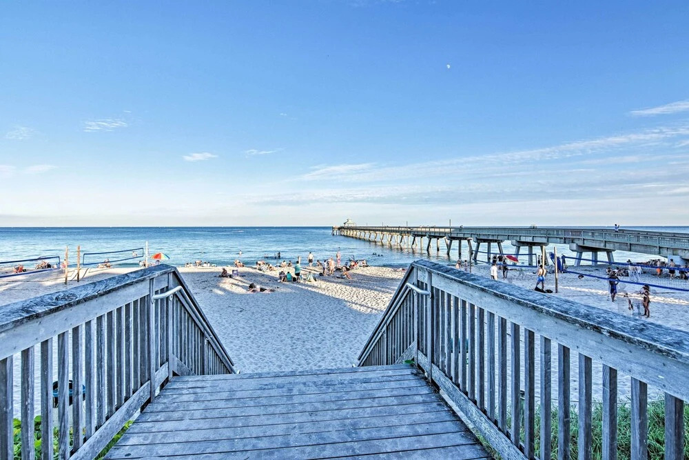 1 Block to Deerfield Beach: Studio w/ Fire Pit!