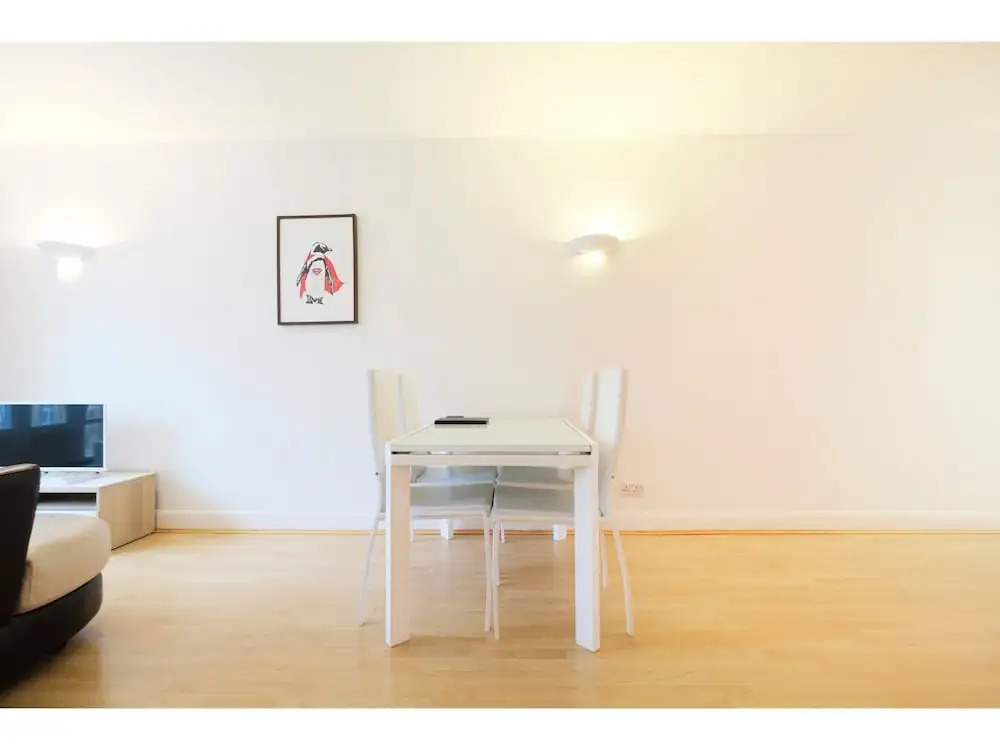 Clean, Secure 2BR Flat for 4 in East London