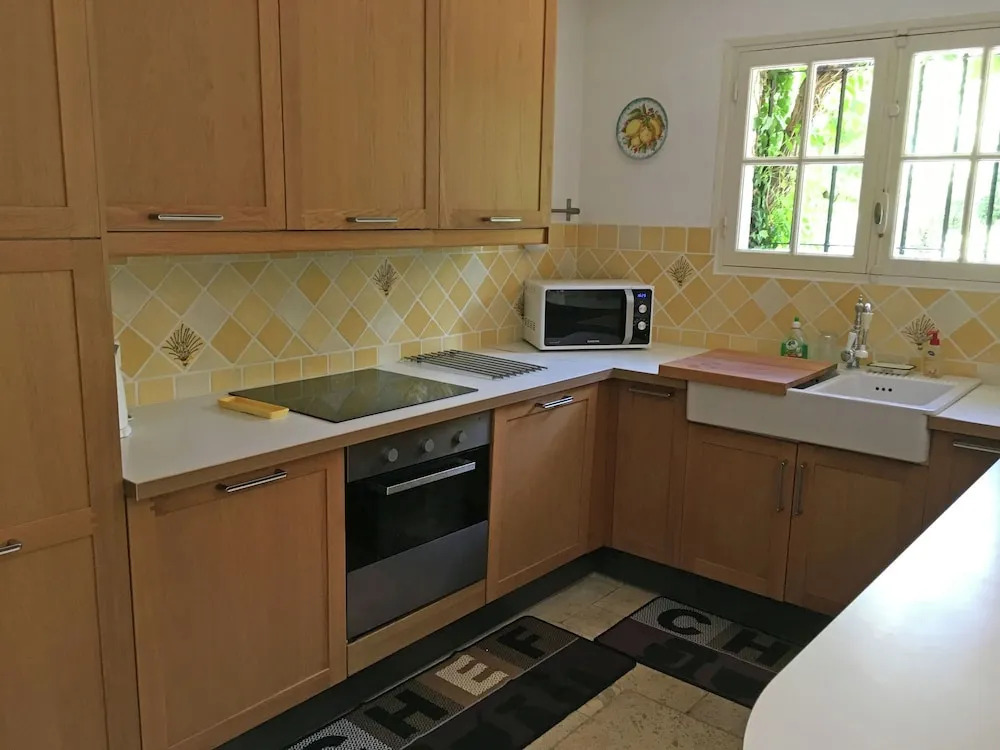 Quaint Holiday Home with Private Pool in Lorgues France