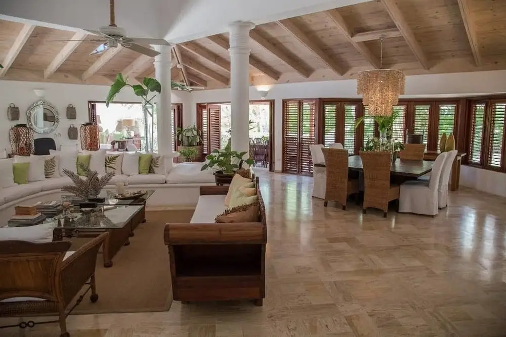 5BR 4.5BA Las Piñas CdC Villa by ASVR