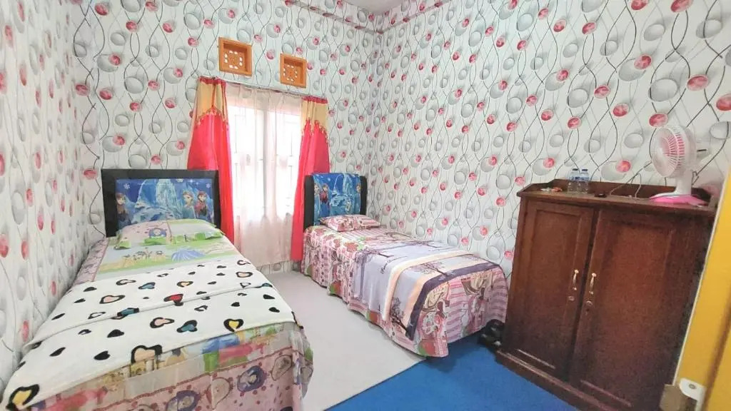 Penginapan Syariah Dhifa Indonesian only