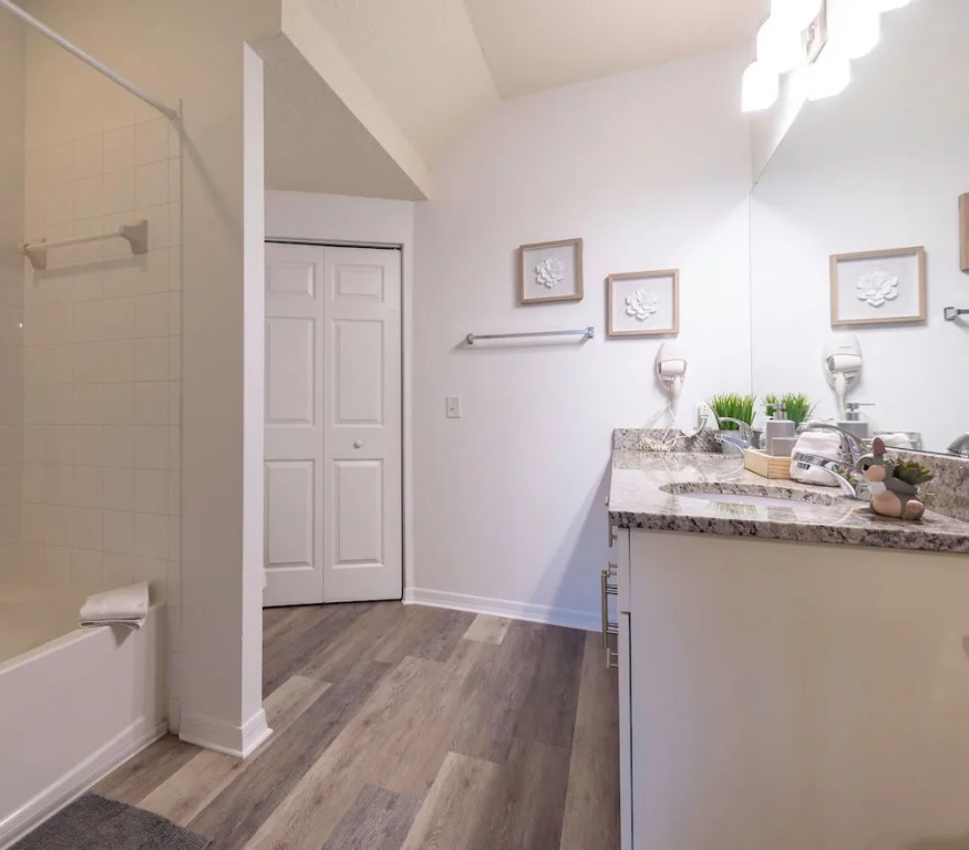 Fabulous Townhome Near the Parks