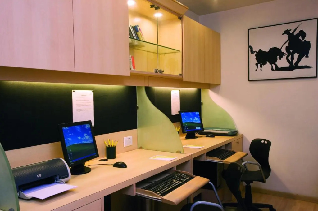Lemon Tree Hotel, Udyog Vihar, Gurugram
