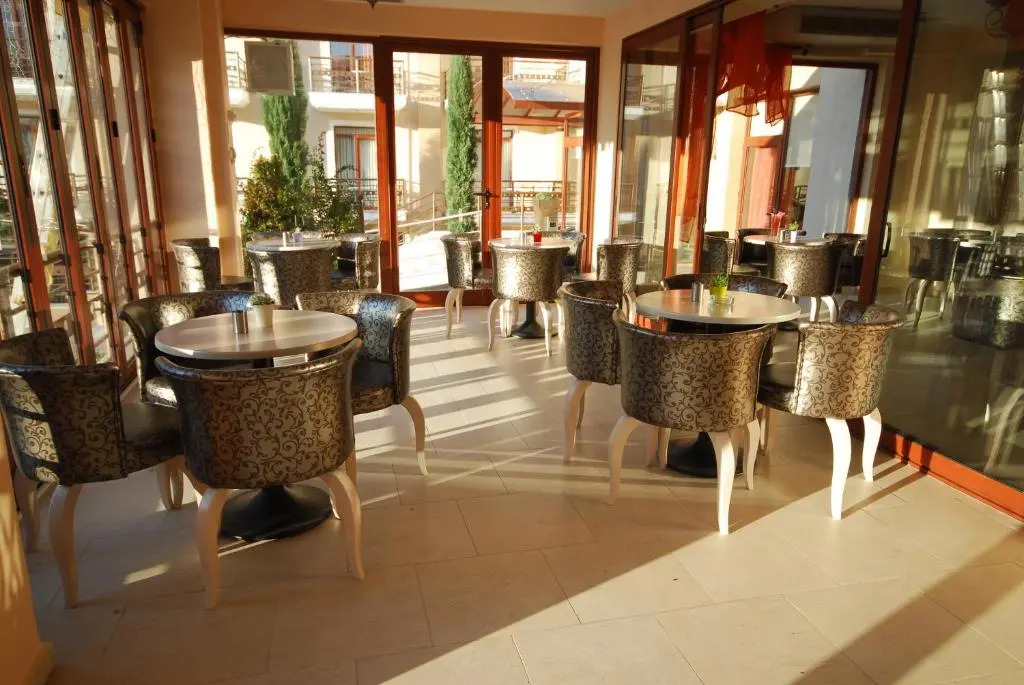 4 Epoxes Hotel Spa